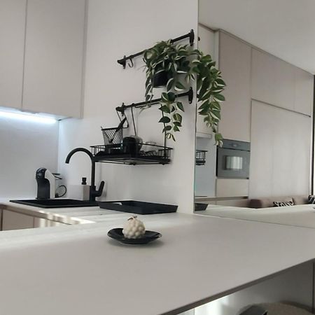 Lola Apartman Milmari & Residence Hill 카파오닉 외부 사진