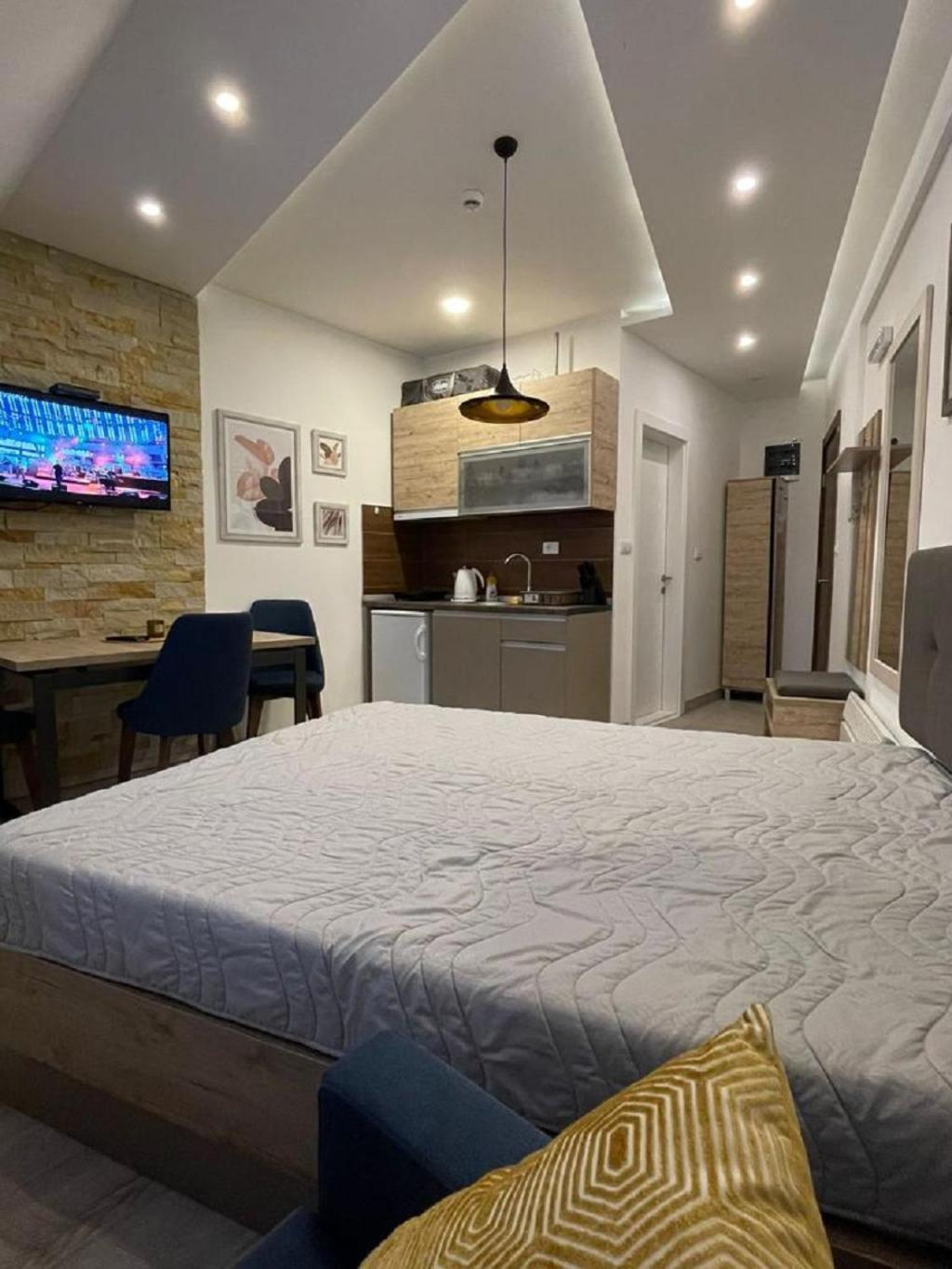 Lola Apartman Milmari & Residence Hill 카파오닉 외부 사진