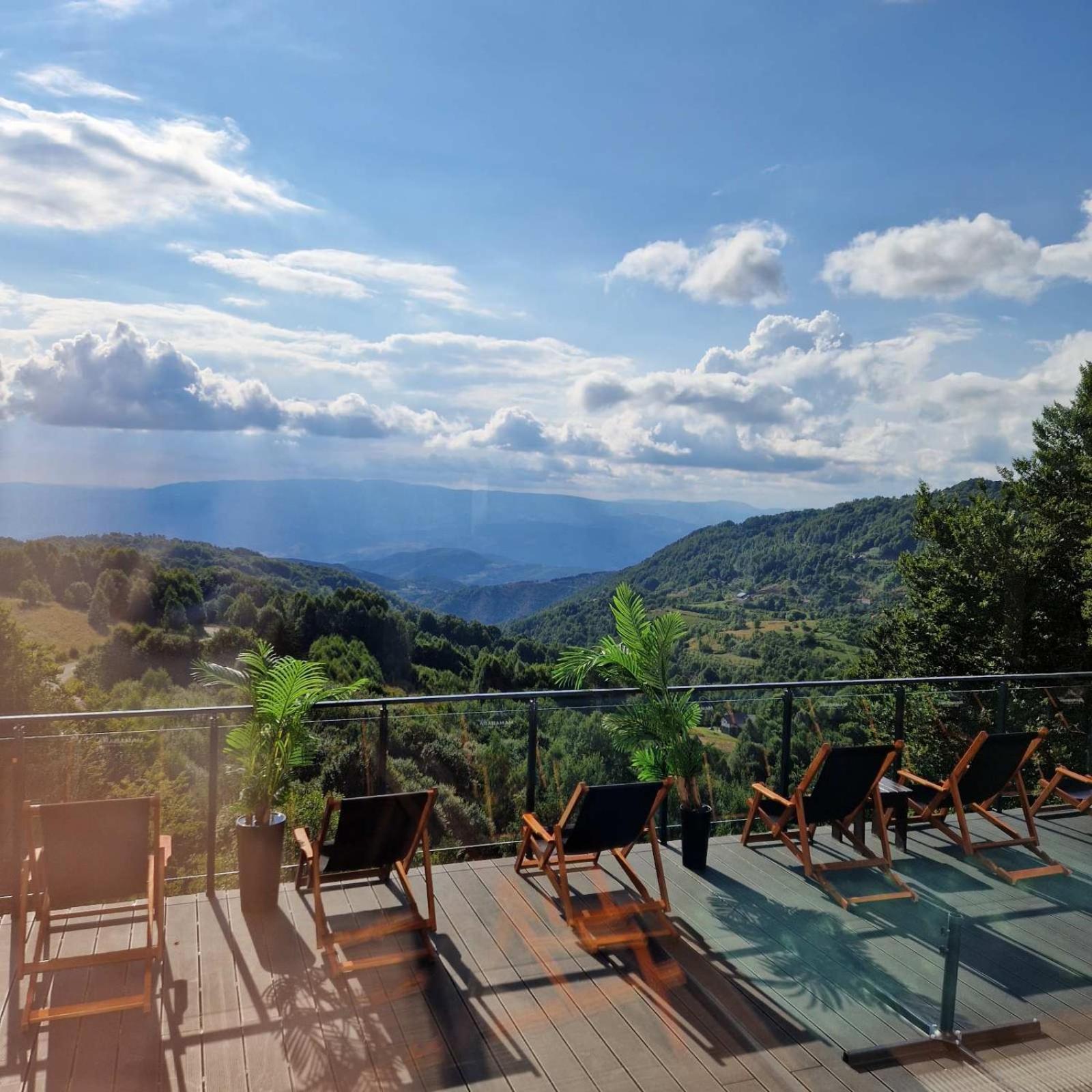 Lola Apartman Milmari & Residence Hill 카파오닉 외부 사진
