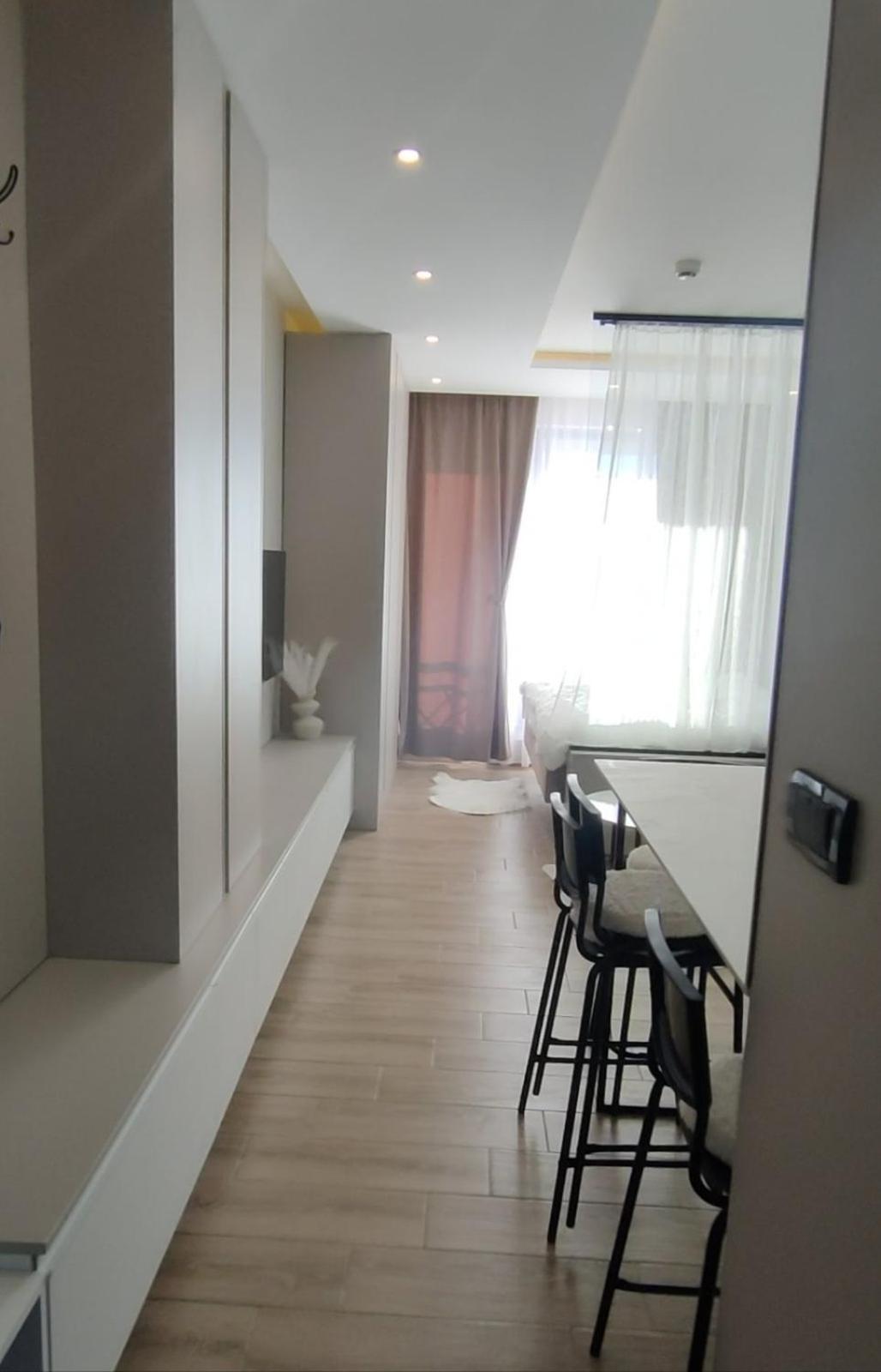 Lola Apartman Milmari & Residence Hill 카파오닉 외부 사진